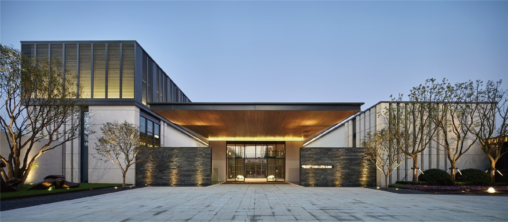 项目整体立面打造现代,简约,动感的建筑风.